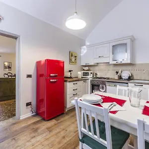 Maurizio House - Near The Train Station , Venice Italy